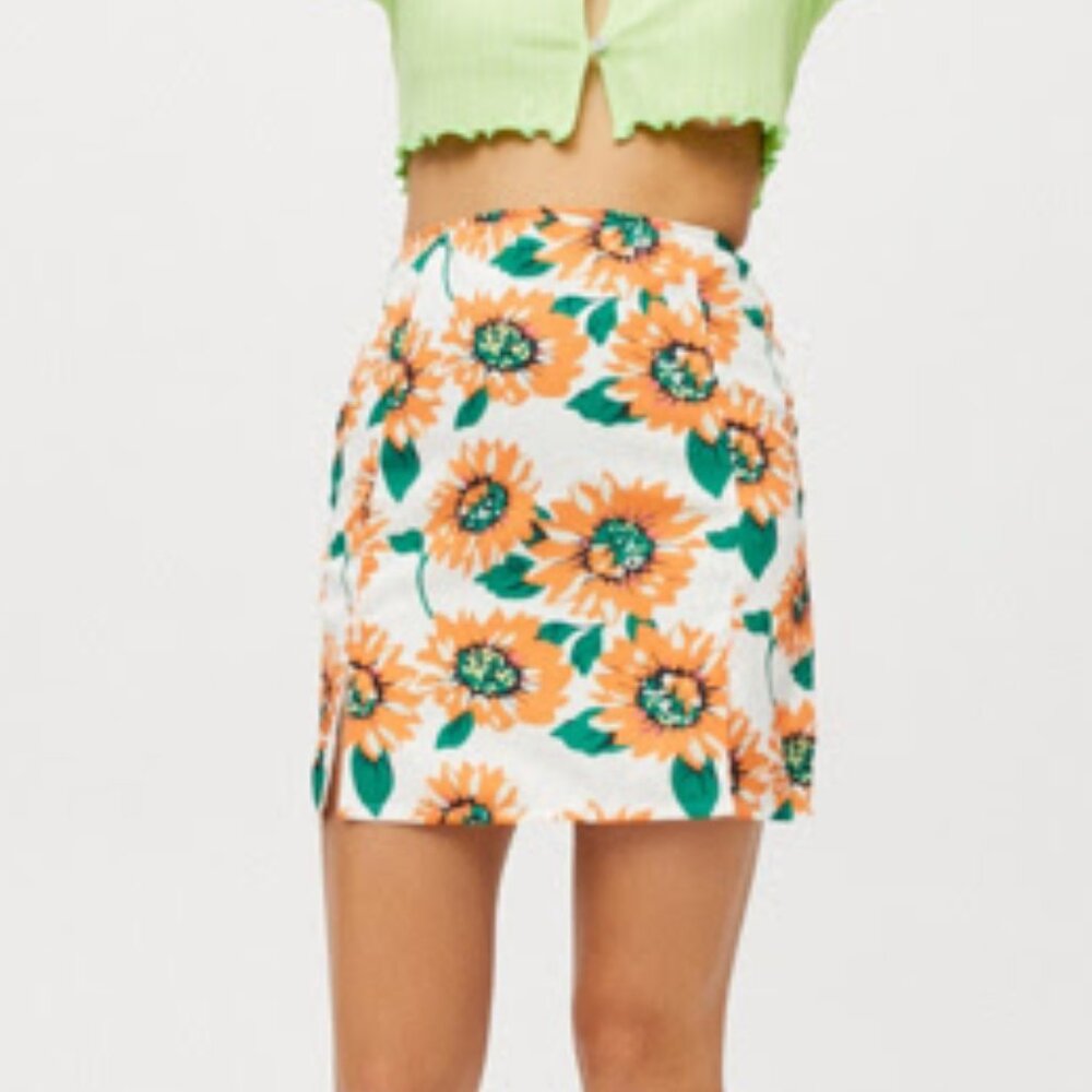 Urban Outfitters Maya Notched Mini Skirt in Sunflower Print - Size Large
